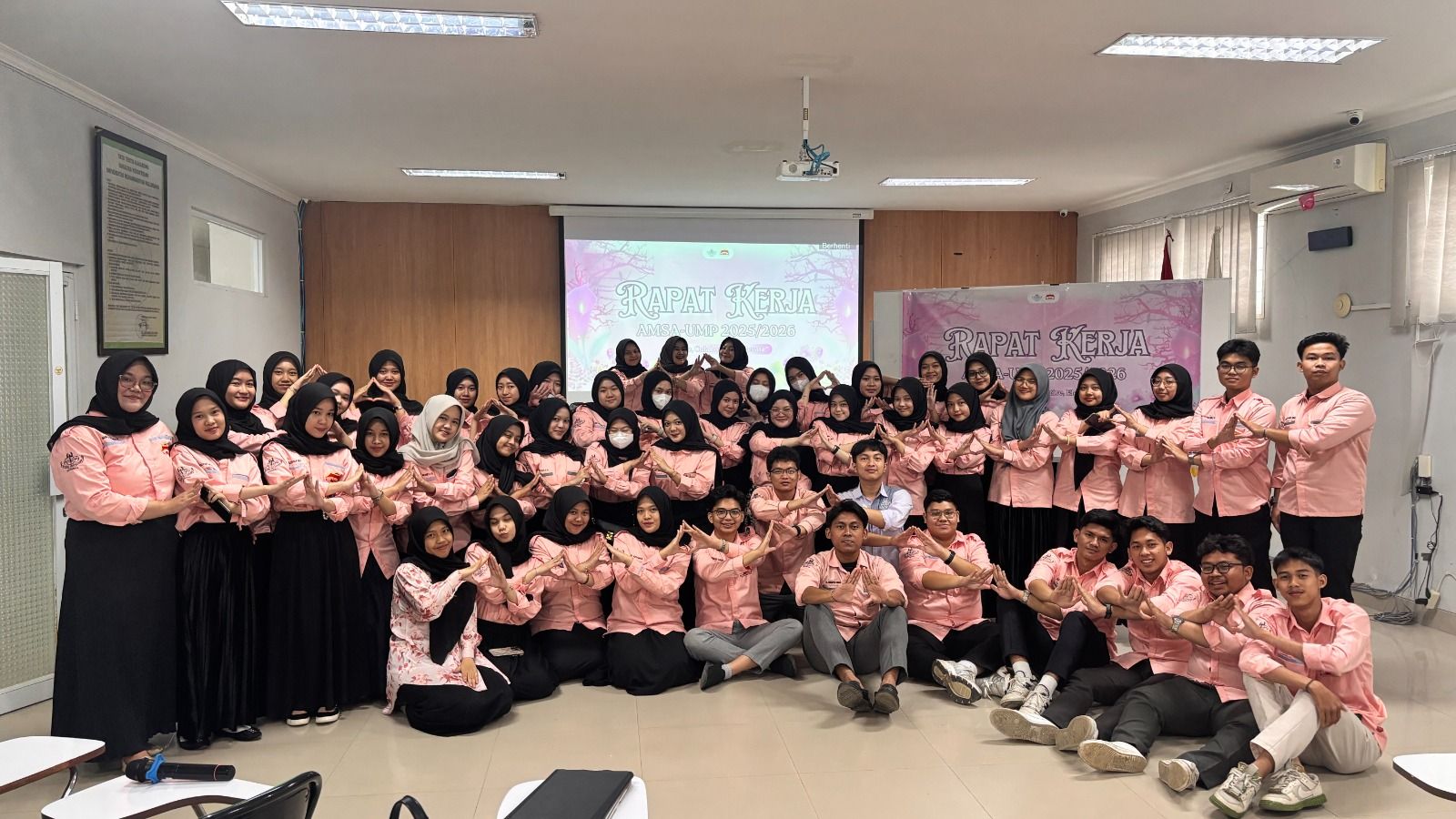 AMSA-UMP big family photo with all members